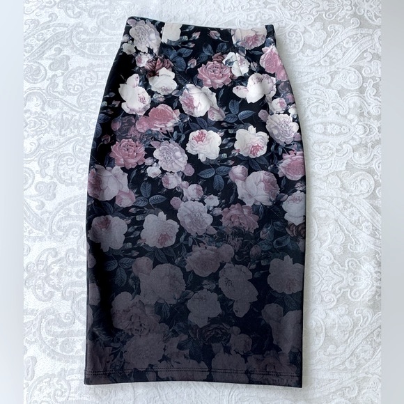 2B bebe size XS Floral Pencil Skirt - Picture 7 of 14